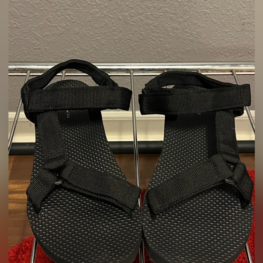 TIME AND TRU trek sandals
